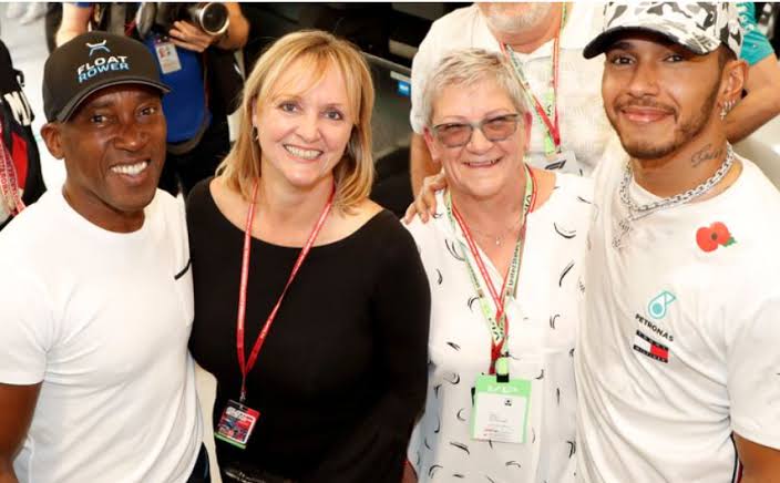 “Lewis Hamilton Embraces Family Reunion: Reconnects with Parents After Years Apart”